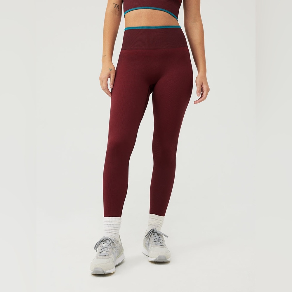 Outdoor Voices Seamlessrib Legging | Size Small | Shiraz